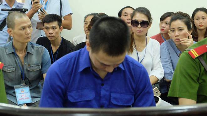 Án tù cho cựu cán bộ Ngân hàng dâm ô bé gái 8 tuổi, thách thức gia đình nạn nhân Ảnh 2