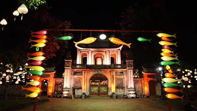 Ngắm 'Hội An thu nhỏ' ở Văn miếu Quốc Tử Giám với hàng nghìn chiếc đèn lồng đẹp lung linh Ảnh 2