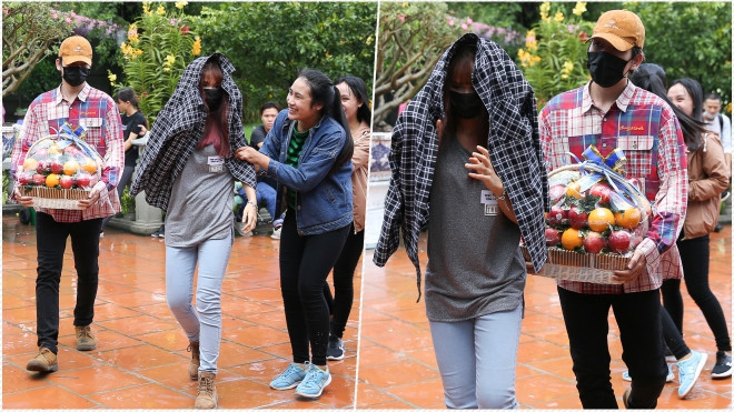 Bị người dân xin chụp ảnh khi đi cúng Tổ, Khởi My - Kelvin Khánh khéo léo từ chối Ảnh 2