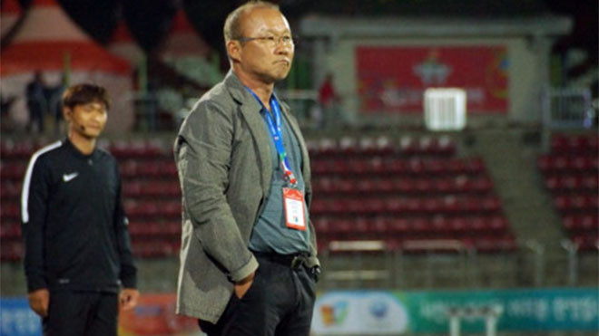 HLV tuyển Việt Nam muốn cầu thủ chạy khỏe như ngựa, 'yêu' khỏe như voi Ảnh 2