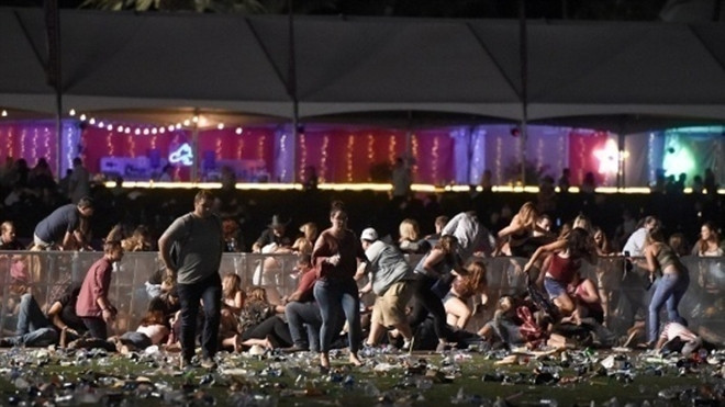Xả súng vào lễ hội âm nhạc ở Las Vegas: Hơn 50 người chết, 200 người bị thương Ảnh 2