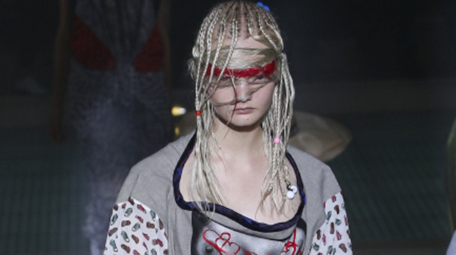 NTK người Áo mang 'tình dục và những khoái cảm' lên sàn diễn Tuần lễ Thời trang Paris Ảnh 2