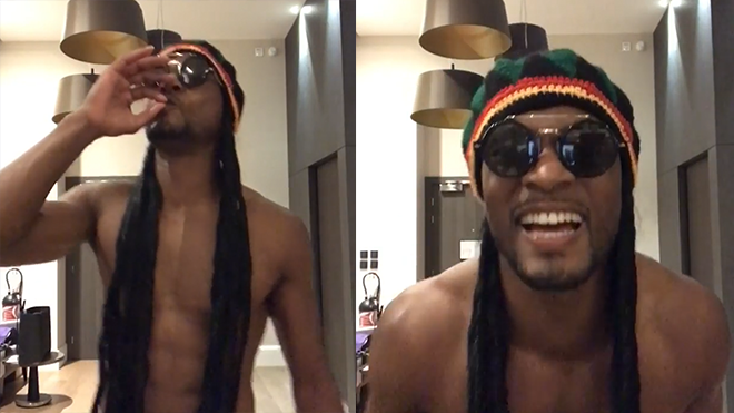 Cựu sao MU ăn vận giống huyền thoại âm nhạc, thể hiện giọng hát không thể 'ngọt' hơn Ảnh 2