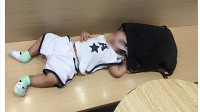 Đưa con đi uống trà sữa về, mẹ tá hỏa khi thấy facebook đăng hình con và nói bé bị bỏ quên Ảnh 2