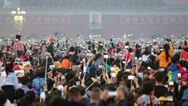 Dân Trung Quốc nghỉ lễ theo phong cách chen chúc đến 'nghẹt thở' Ảnh 2