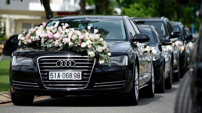 Choáng với dàn siêu xe tiền tỷ đón dâu trong đám cưới hoa hậu Thu Thảo Ảnh 2