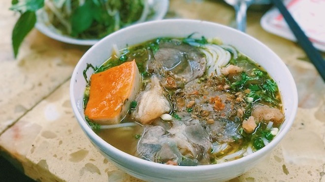 Thưởng thức hương vị bún bò truyền thống ngay tại trung tâm thành phố Ảnh 2