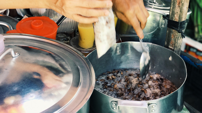 Chuyện của những xe chè rong giữa đường phố Sài Gòn Ảnh 2