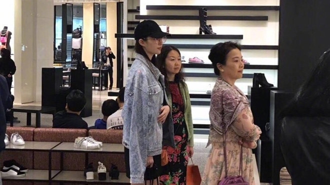 Đến 'thần tiên tỷ tỷ' Lưu Diệc Phi nức tiếng cũng lép vế vì nhan sắc của mẹ ruột Ảnh 2