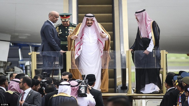 Cuộc sống sang chảnh thách thức mọi 'dân chơi' của vua Arab Saudi Ảnh 2