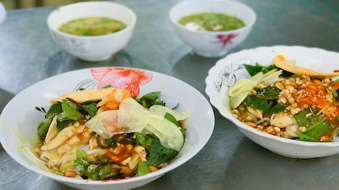 Thử đổi vị với món phở chua Lạng Sơn lâu năm và độc đáo ở chợ Bàn Cờ Ảnh 2