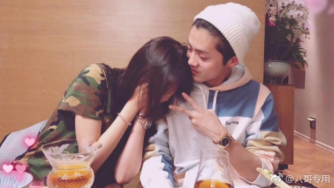 Hậu công khai tình yêu, Quan Hiểu Đồng 'cứa nát' trái tim fan girl Luhan khi đăng ảnh cả hai tình tứ Ảnh 2