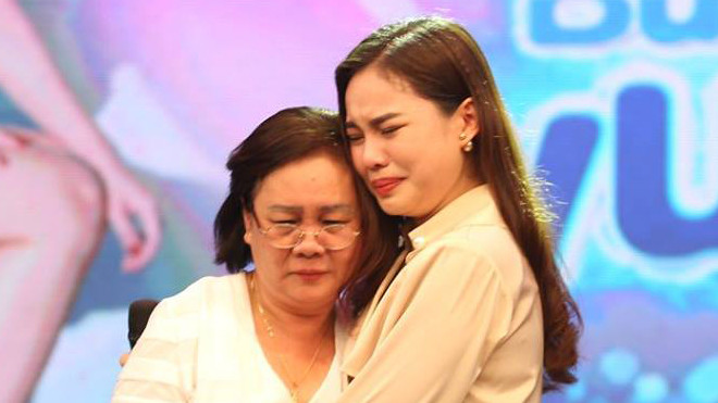 Giang Hồng Ngọc khóc nấc tiết lộ quá khứ hát đám cưới cát-xê 30 ngàn, 22 lần chuyển nhà để trốn nợ Ảnh 2