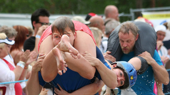 Lễ hội cõng vợ ở Phần Lan: Chơi để khỏe và thắt chặt tình cảm vợ chồng Ảnh 2