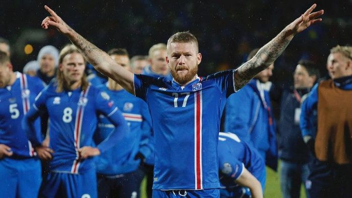 Dị như Iceland: HLV trưởng kiêm luôn nha sĩ, cả đội chung họ 'sơn' Ảnh 2