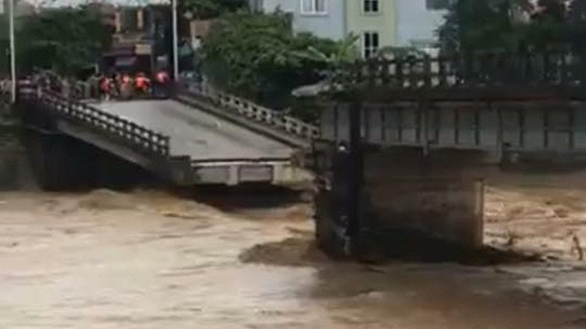 Lũ cuốn trôi nhịp cầu Thia ở Yên Bái, nam phóng viên cùng 3 người dân mất tích Ảnh 2
