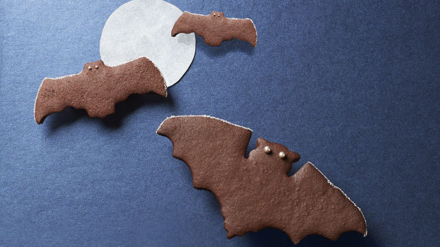 Món ngon Halloween: Học cách làm bánh quy dơi giòn tan Ảnh 2