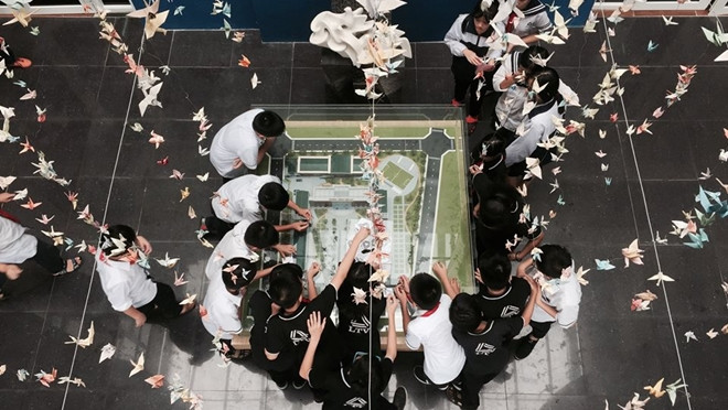 Học sinh Lương Thế Vinh vẫn treo 19.000 hạc giấy, vẽ thêm biểu tượng lá Mobius tiễn thầy Văn Như Cương Ảnh 2