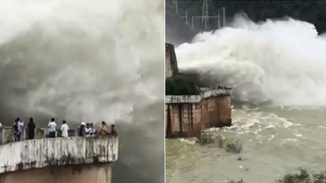 Hàng chục người thản nhiên chụp ảnh, quay phim cảnh xả lũ kinh hoàng tại Thủy điện Hòa Bình Ảnh 2