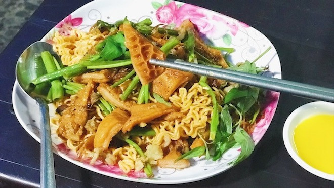 Nếu đến Phú Nhuận, đừng bỏ qua món phá lấu xào me hấp dẫn nhé Ảnh 2