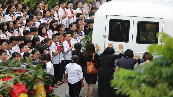 Hơn 1.000 học sinh hát vang bài ca Lương Thế Vinh vĩnh biệt thầy Văn Như Cương Ảnh 2