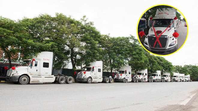 Dàn xe đầu kéo 'khủng' đi rước dâu gây náo loạn Hải Phòng Ảnh 2