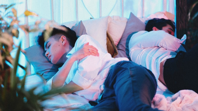 Hé lộ hình ảnh 'giường chiếu' của Đào Bá Lộc và mẫu Tây trong MV về tình cũ Ảnh 2