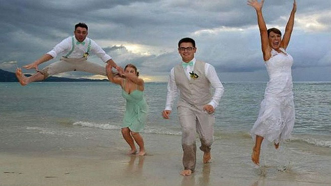 Những bức ảnh cưới thảm họa: Tội nghiệp cô dâu - chú rể Ảnh 2