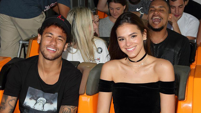 Bằng chứng 'tố' Neymar quay lại với tình cũ bốc lửa? Ảnh 2
