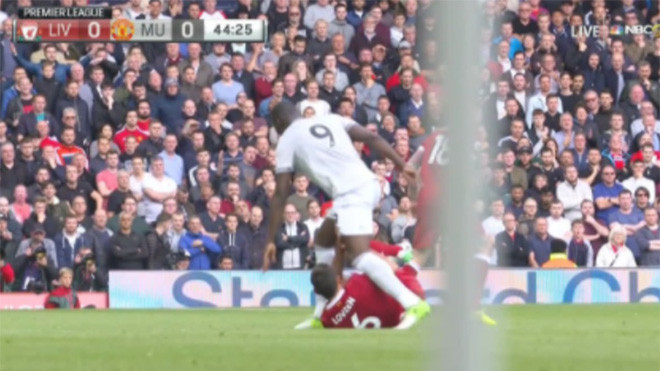 Đạp thẳng vào mặt sao Liverpool, Lukaku bị cộng đồng mạng tấn công Ảnh 2