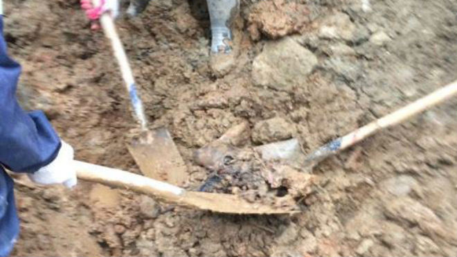 Tìm thấy một phần thi thể nạn nhân thứ 14 trong vụ sạt lở chôn vùi 18 người ở Hòa Bình Ảnh 2