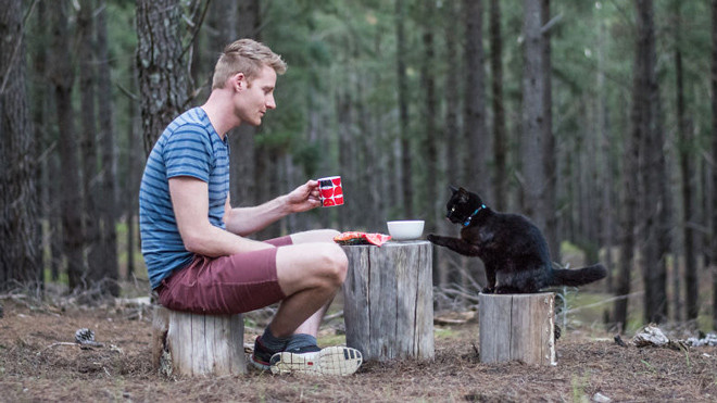 Chỉ có chó mèo mới đem lại hạnh phúc thật sự: Chàng trai bán nhà, bỏ việc để đưa mèo 'cưng' đi du lịch Ảnh 2
