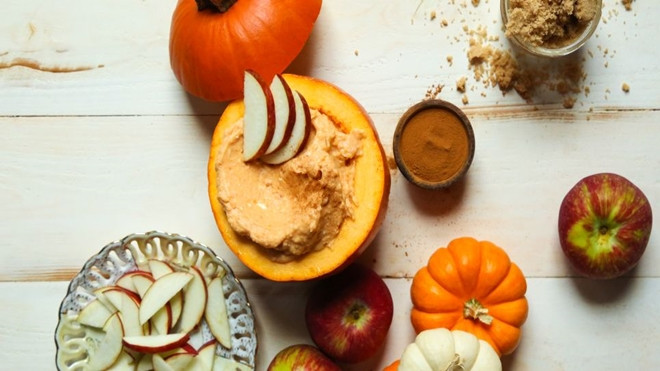 Món ngon Halloween: Cách chế biến sốt bí đỏ trong 10 phút mà không cần nấu nướng Ảnh 2