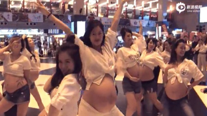 Mẹ bầu Đài Loan nhảy flashmod, khoe vẻ sexy táo bạo trong tiếng nhạc Despacito Ảnh 2