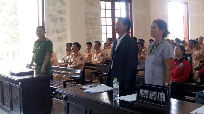 Thua kiện 2 lần, tài xế vẫn quyết kiện Công an ra tòa vì…1 biển báo giao thông Ảnh 2