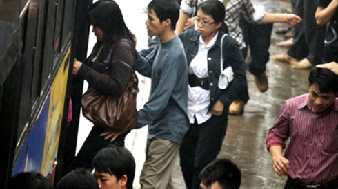 TP.HCM: Khách đi xe buýt bị móc túi, quấy rối tình dục gọi 1022 Ảnh 2