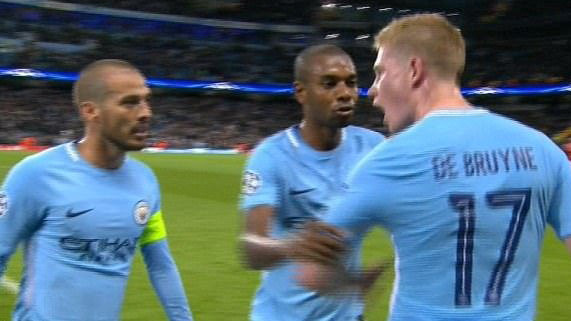 Mắc bệnh sao, De Bruyne lớn tiếng 'bật' 2 đàn anh trên sân Ảnh 2