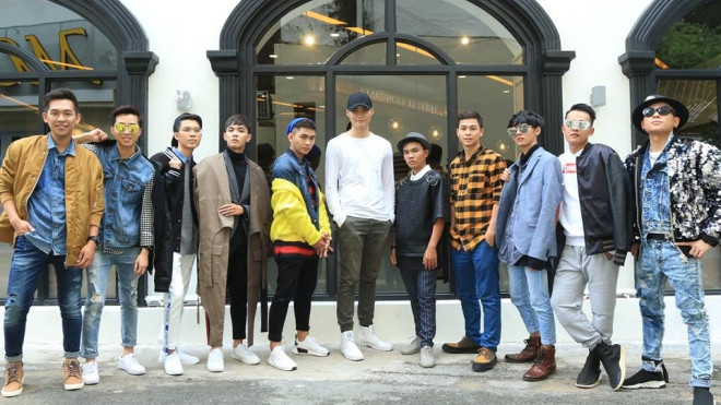 Bất chấp nắng mưa, siêu mẫu Quang Hùng tận tình thị phạm cho top 10 Mister 360mobi Ảnh 2