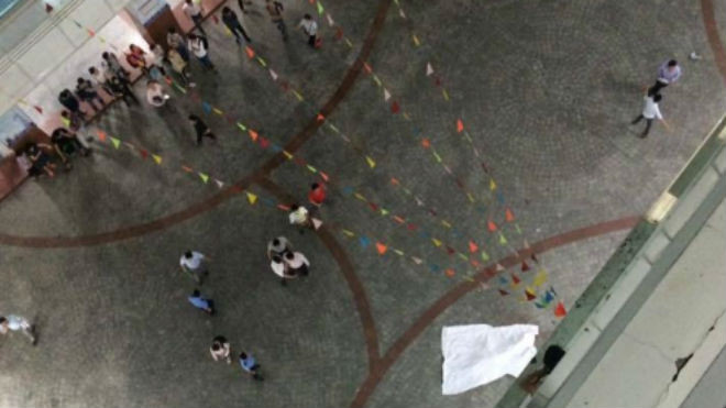 Nam sinh Hutech tử vong do bê tông rơi trúng đầu: Ai chịu trách nhiệm? Ảnh 2