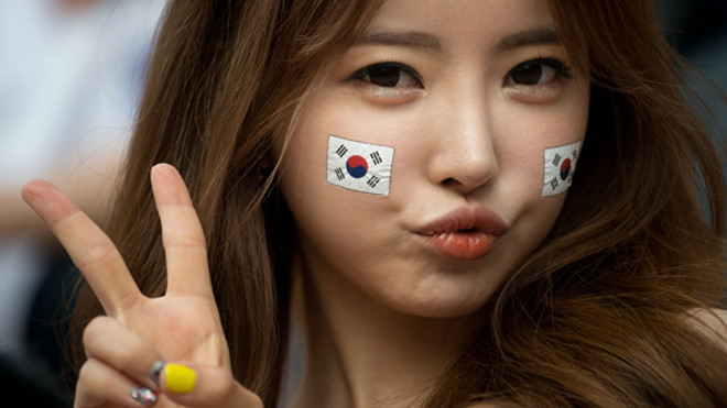 Ai cũng từng giơ tay kiểu này khi chụp hình nhưng chẳng hiểu tại sao Ảnh 2