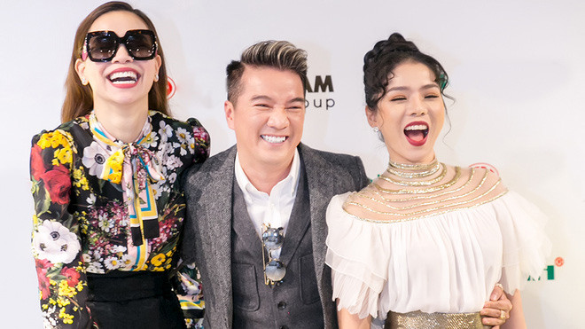 Thật khó tin cũng có ngày Lệ Quyên chịu đứng chung và chụp hình với Hồ Ngọc Hà như chưa có gì xảy ra Ảnh 2