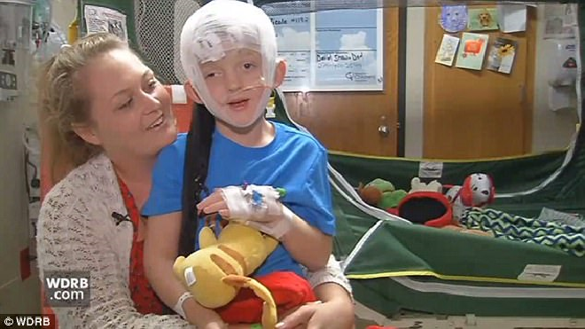 Nhiễm bệnh lạ, cậu bé ngủ li bì suốt hai tuần khiến bác sĩ cũng 'bó tay' Ảnh 2