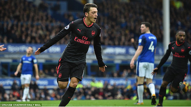 Everton 2-5 Arsenal: Ozil ghi bàn là để sớm ra đi! Ảnh 2