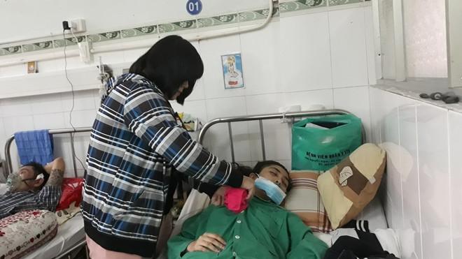 Thiếu nữ 19 tuổi ở Sài Gòn bị bệnh nằm chờ chết vì không có tiền, không người thân Ảnh 2