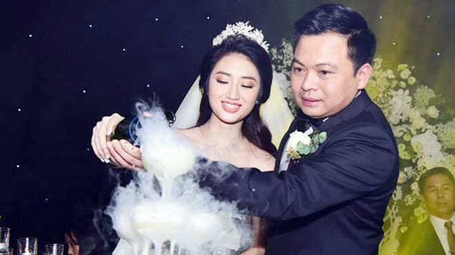 Bầu Phương ‘cưa đổ’ Hoa hậu dễ hơn vô địch V.League Ảnh 2