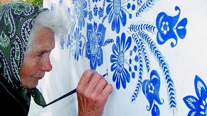 Cụ bà 90 tuổi ở Cộng hòa Séc biến cả ngôi làng thành tác phẩm nghệ thuật Ảnh 2