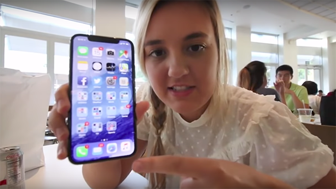 Xuất hiện video trên tay iPhone X 'bằng xương bằng thịt' trước ngày lên kệ Ảnh 2