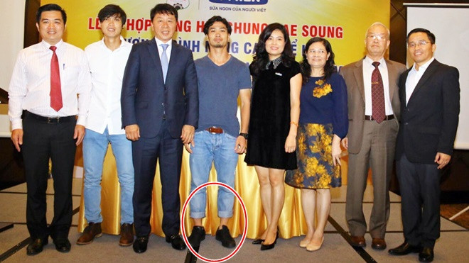 Bộ đồ 'khác người' của Công Phượng trong ngày ra mắt thầy mới Ảnh 2