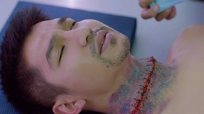 Rợn người trước cảnh 'cắt đổi đầu' của Cường Seven trong phim 'Lôi Báo' Ảnh 2