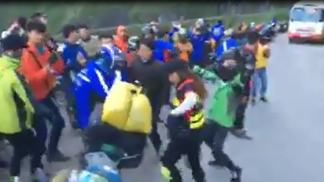 Clip hàng trăm phượt thủ mở nhạc, 'quẩy' tưng bừng trên đỉnh Mã Pí Lèng gây bức xúc Ảnh 2